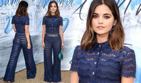 jenna coleman bikini|Jenna Coleman: Victoria star flashes bra in see。